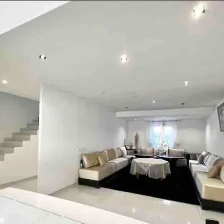 Villa F5 With Pool Close To And Amenities *