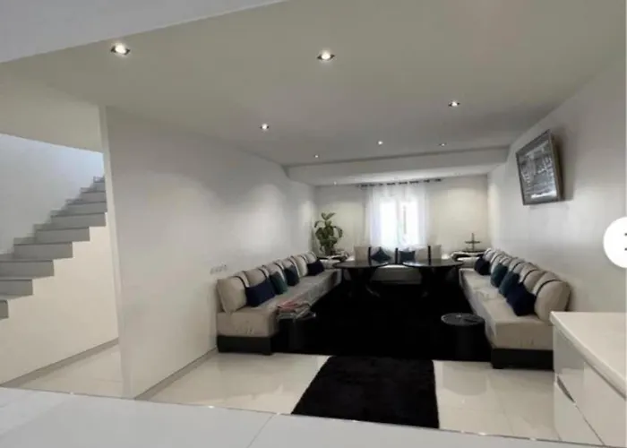 Villa F5 With Pool Close To And Amenities *