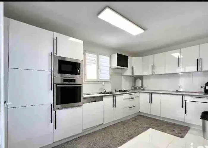 Villa F5 With Pool Close To And Amenities