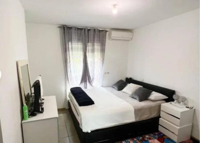 Villa F5 With Pool Close To And Amenities Aimargues