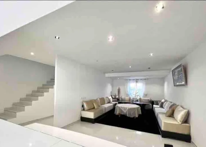 Villa F5 With Pool Close To And Amenities *