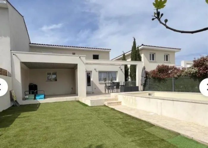 F5 With Pool Close To And Amenities Aimargues