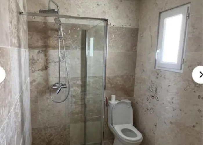 F5 With Pool Close To And Amenities Villa